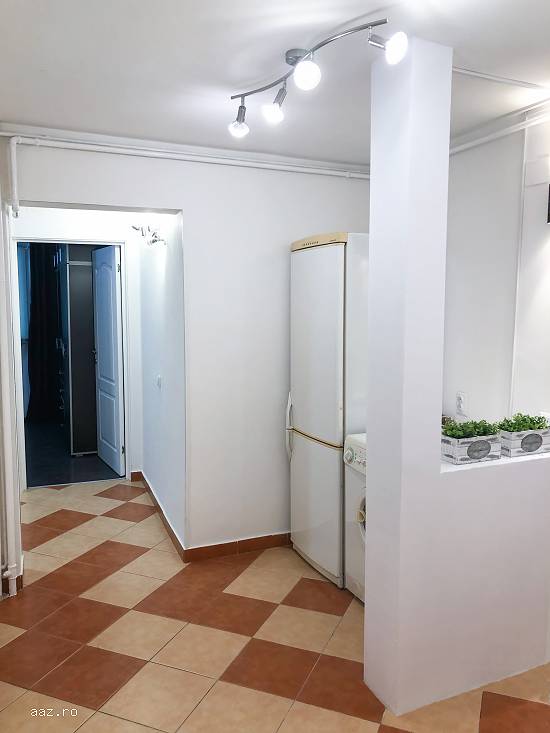 Vand apartament 2 camere,   renovat,   mobilat,   Aleea Cricovul Sarat (Nitu Vasile)