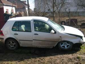 Vand VW Golf 4 avariat