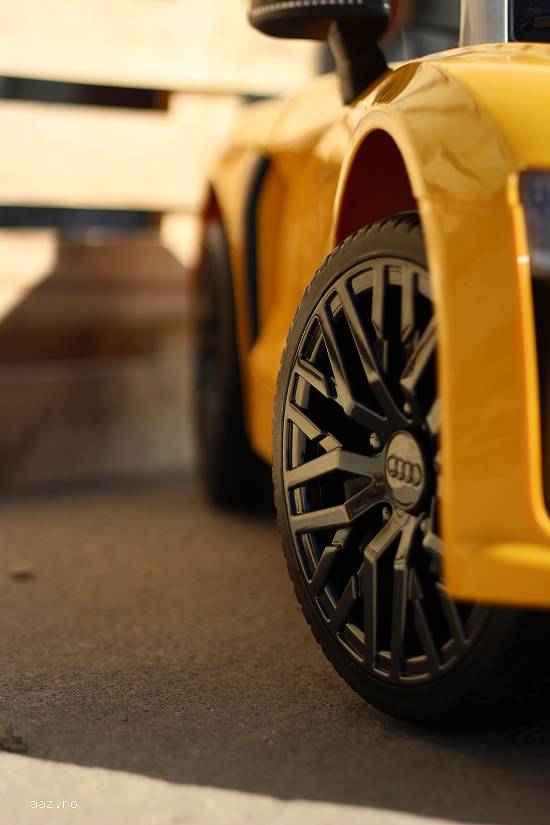 Masinuta electrica pentru copii AUDI R8 Spyder echipata premium #galben