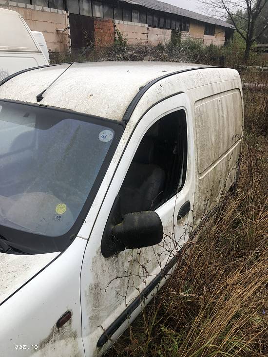 Lichidator judiciar,   vand autoutilitara marca Renault Kangoo