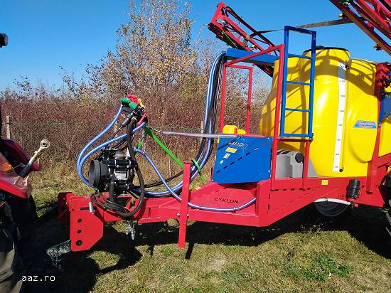 Erbicidator tractat NOU 2500l,        lance 18m