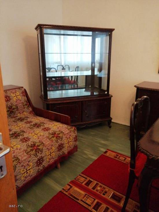 2 camere,     decomandat,     4/10,     acces rapid mijloace