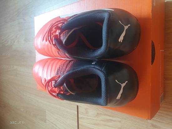 Ghete de fotbal Puma Noi!