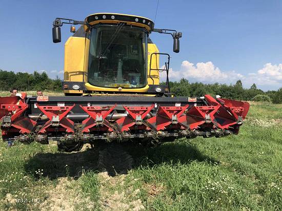 Lichidator judiciar vand Combina New Holland TC5.80 + accesorii