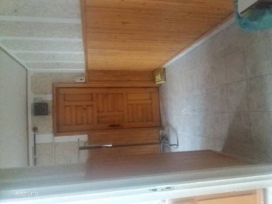 Vand apt una camera decomandat Precista