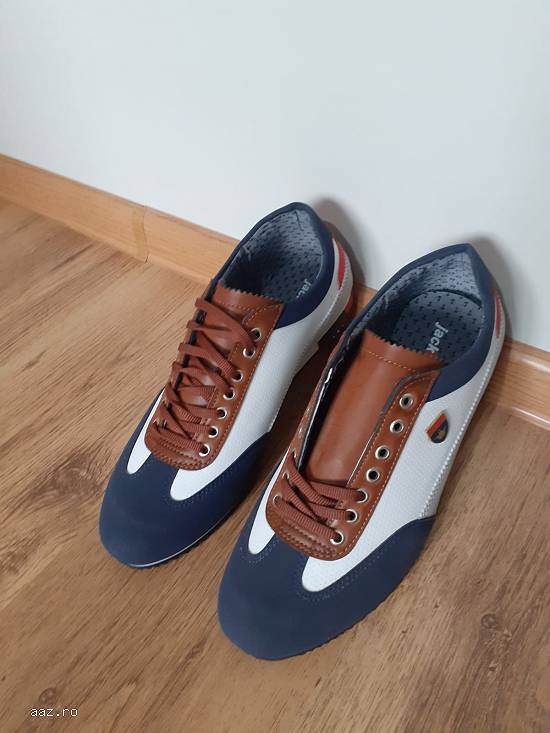 Adidaşi Jack&Lion