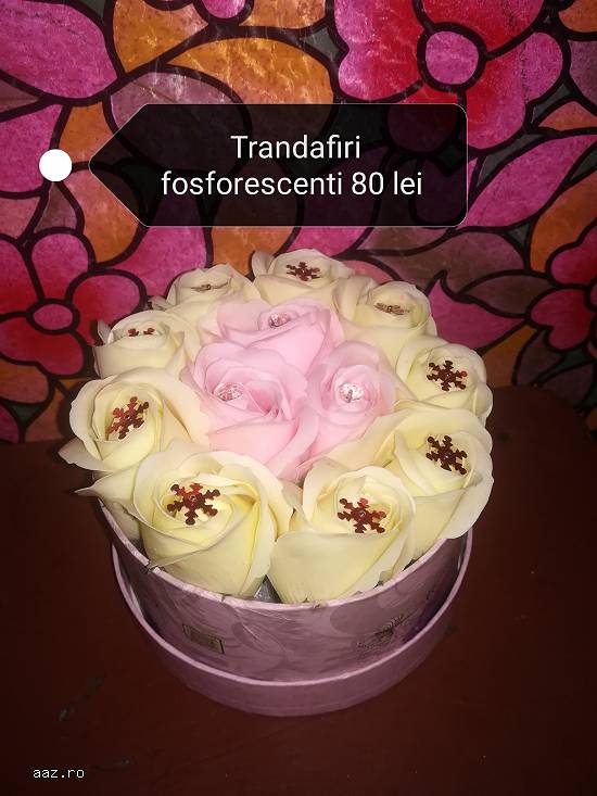 Aranjamente trandafiri din săpun disponibile