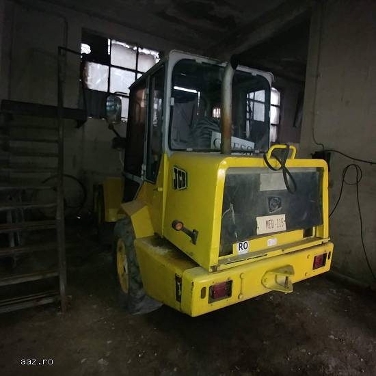 Lichidator judiciar,   vand incarcator frontal cu vola marca JCB