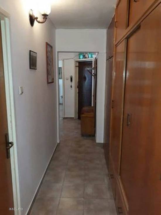 Apartament 3 camere decomandat sector 3 piata Salajan