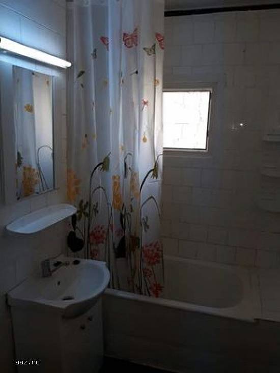 Apartament 3 camere decomandat sector 3 piata Salajan