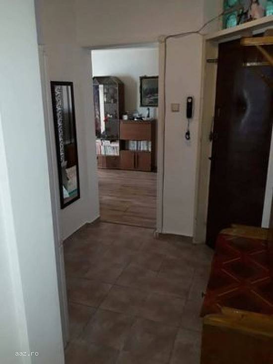 Apartament 3 camere decomandat sector 3 piata Salajan