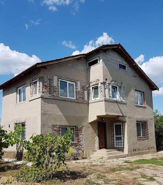 Vând casă cu etaj
