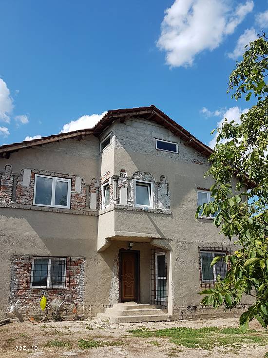 Vând casă cu etaj