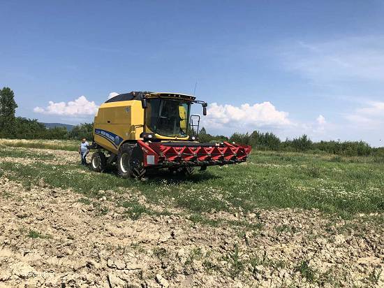 Lichidator judiciar vand Combina New Holland TC5.80 + accesorii -