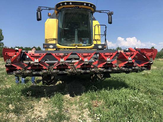 Lichidator judiciar vand Combina New Holland TC5.80 + accesorii -
