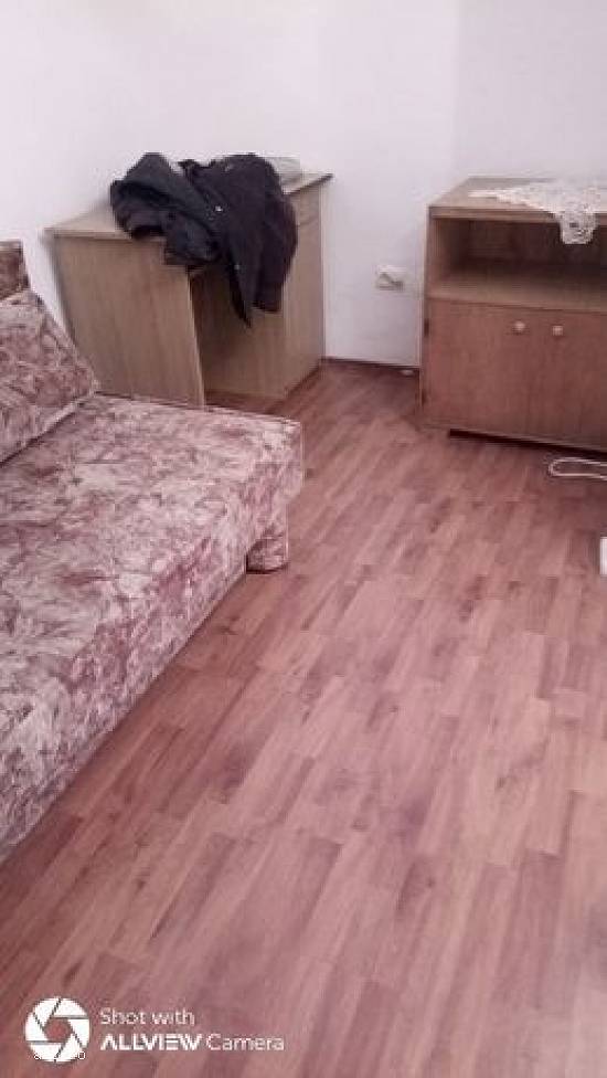 Particular Închiriez cameră în vilă zona Blvd Dacia