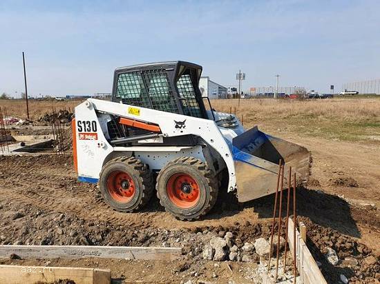 Bobcat de închiriat