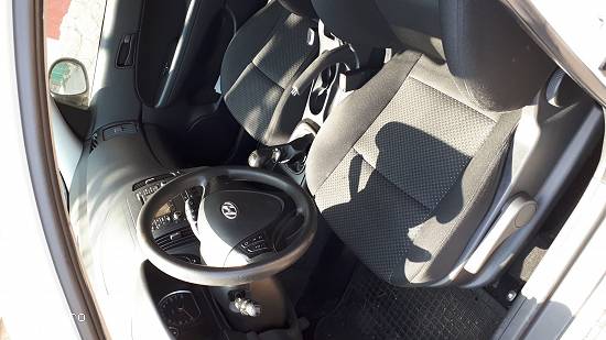 Lichidator judiciar vand autoturism M1 Hyundai,    alb