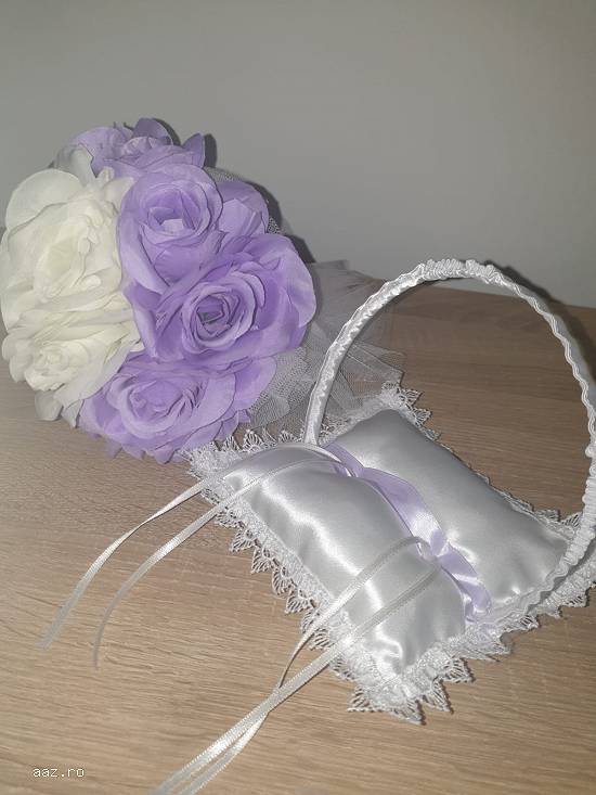 buchet elegant bicolor  +pernuta din satin pentru verghete