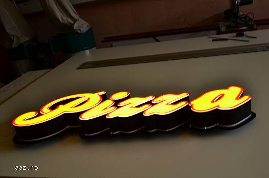 Litere volumetrice personalizate
