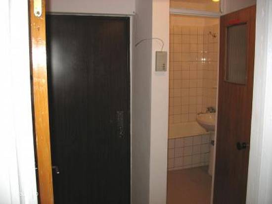 Inchiriez Garsoniera zona Bd. Basarabia-Stadionul National-Diham