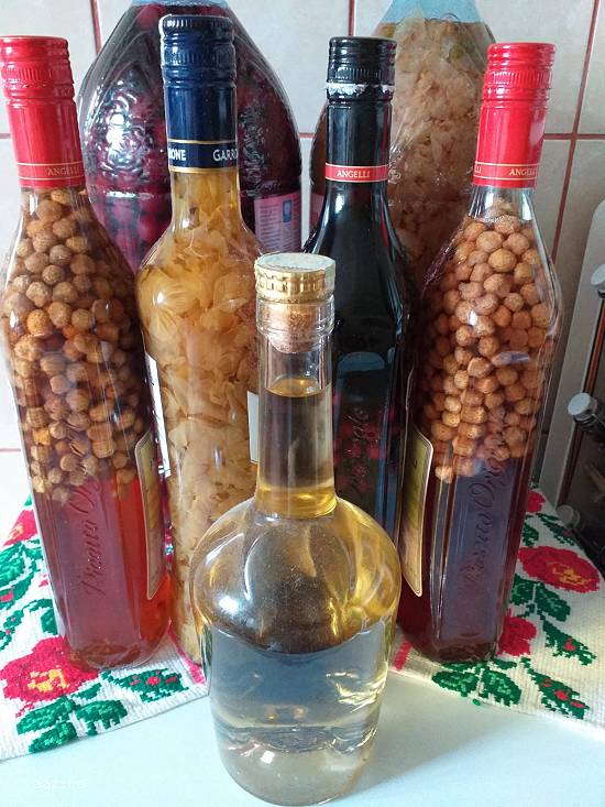 Cramă cu băuturi tradiționale...sau schimb cu rulotă