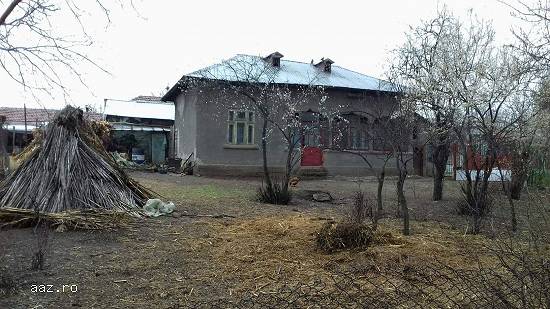 Vând casă la țară sau o dau la schimb pe Garsonieră Confort 2-3 +diferenta din partea mea