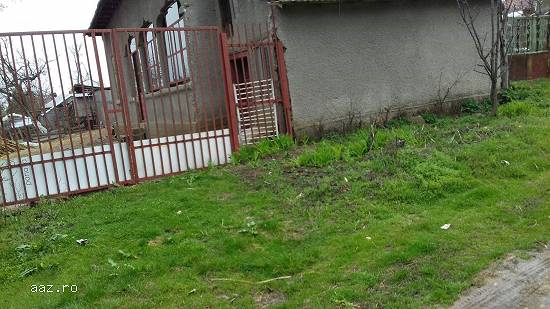 Vând casă la țară sau o dau la schimb pe Garsonieră Confort 2-3 +diferenta din partea mea