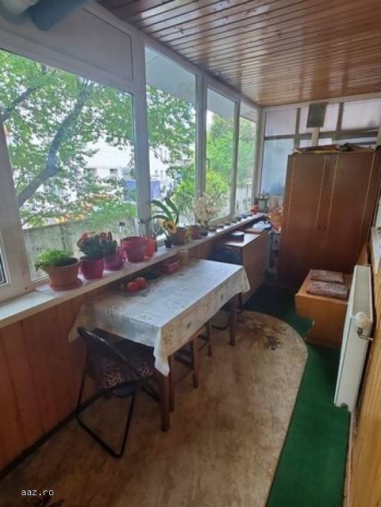 Vand apartament 3 camere,   parter in  Brasov