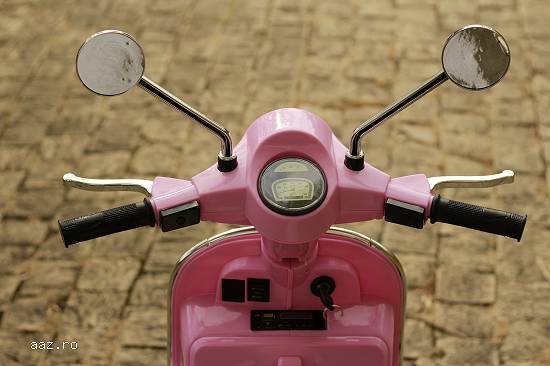 Scuter electric pentru copii Piaggio Vespa Roller 50W 12V 7Ah #Pink