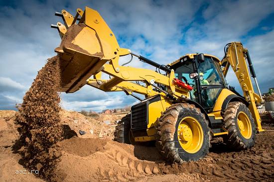 Inchiriez Buldoexcavator cu atasamente diverse