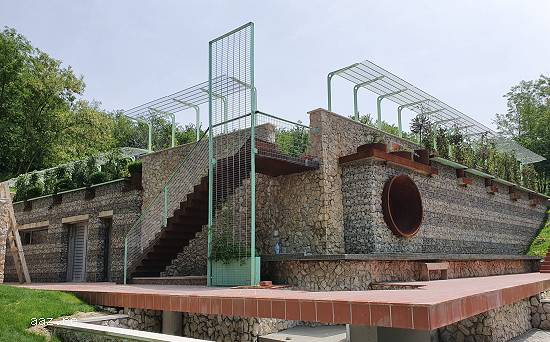 Montaj garduri,  gabioane,  plasa bordurata,  porti