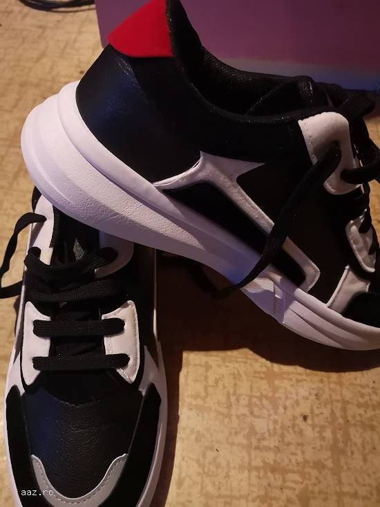 Adidași  noi   nr 44