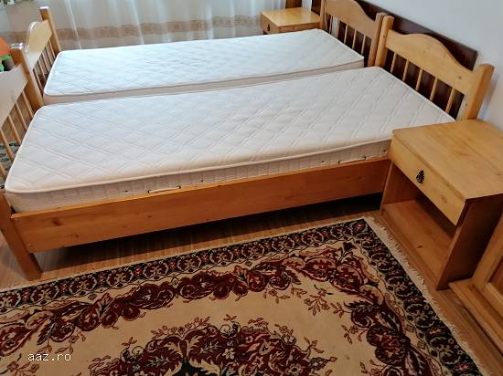 2 paturi cu saltele si noptiere