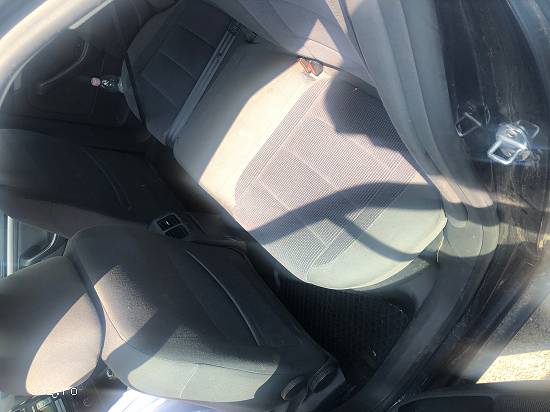 Autoturism VW JETTA (albastru).