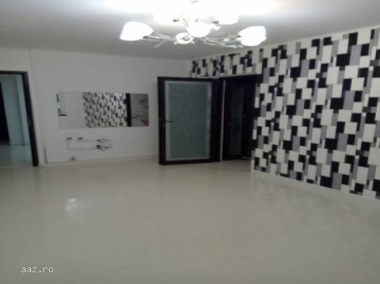 Inchiriez apartament 4 camere Dristor / Rm Valcea parter stradal,   amenajat ca spatiu comercial int