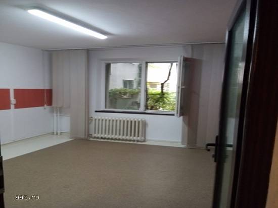Inchiriez apartament 4 camere Dristor / Rm Valcea parter stradal,   amenajat ca spatiu comercial int