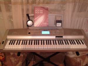 vand yamaha dgx 300(noua)