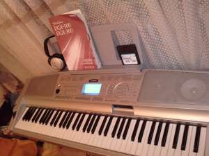 vand yamaha dgx 300(noua)