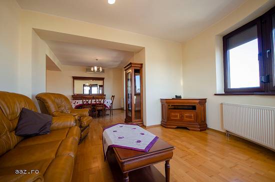 Apartament 3 camere spatios,   str traian 187