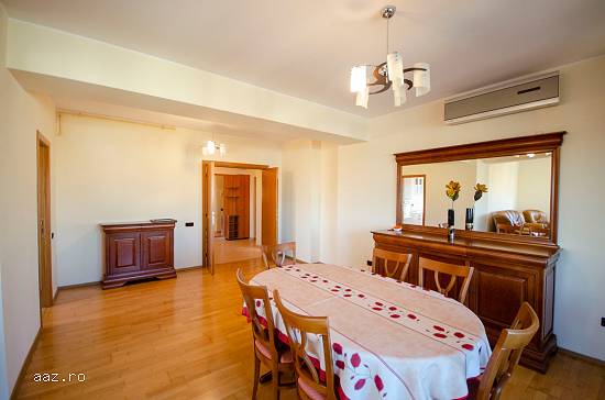 Apartament 3 camere spatios,   str traian 187