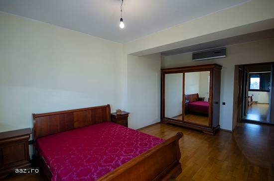 Apartament 3 camere spatios,   str traian 187