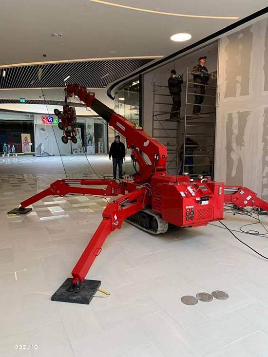 Inchiriere macara spider și stivuitor