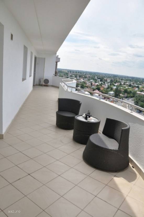 Ap 2 cam,  104mp,   etaj 13,  bucuresti,   650 euro