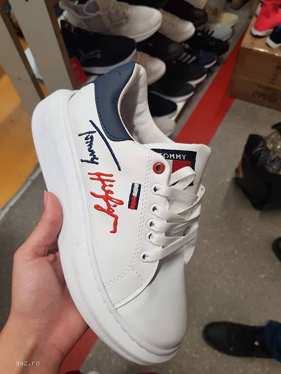 Adidasi Tommy