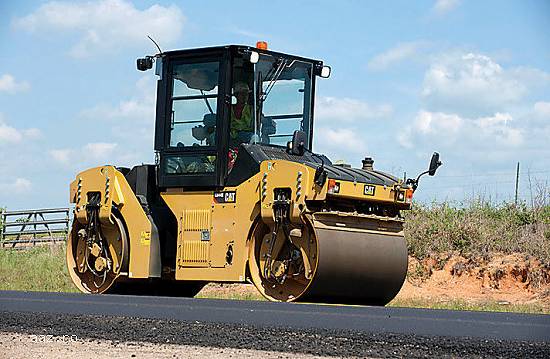 Inchiriez compactor  cu picior de oaie
