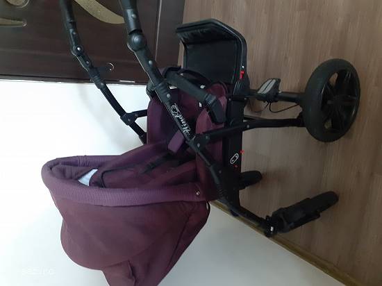 Vand carucior 3in1 londou,      scoica,      partea sport,      geanta si husa ploaie.Folosit  mai p
