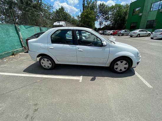 - Autoturism Dacia Logan -