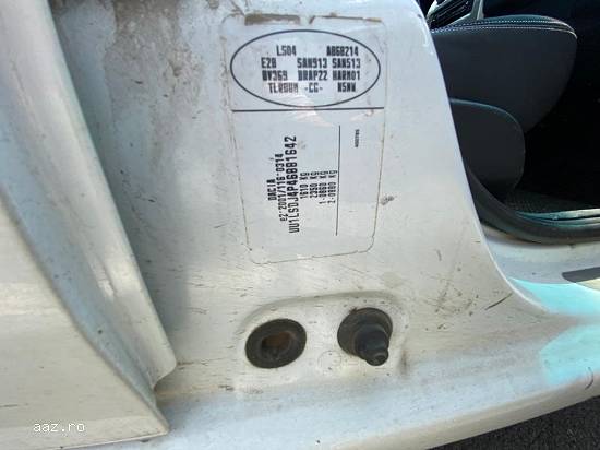 - Autoturism Dacia Logan -