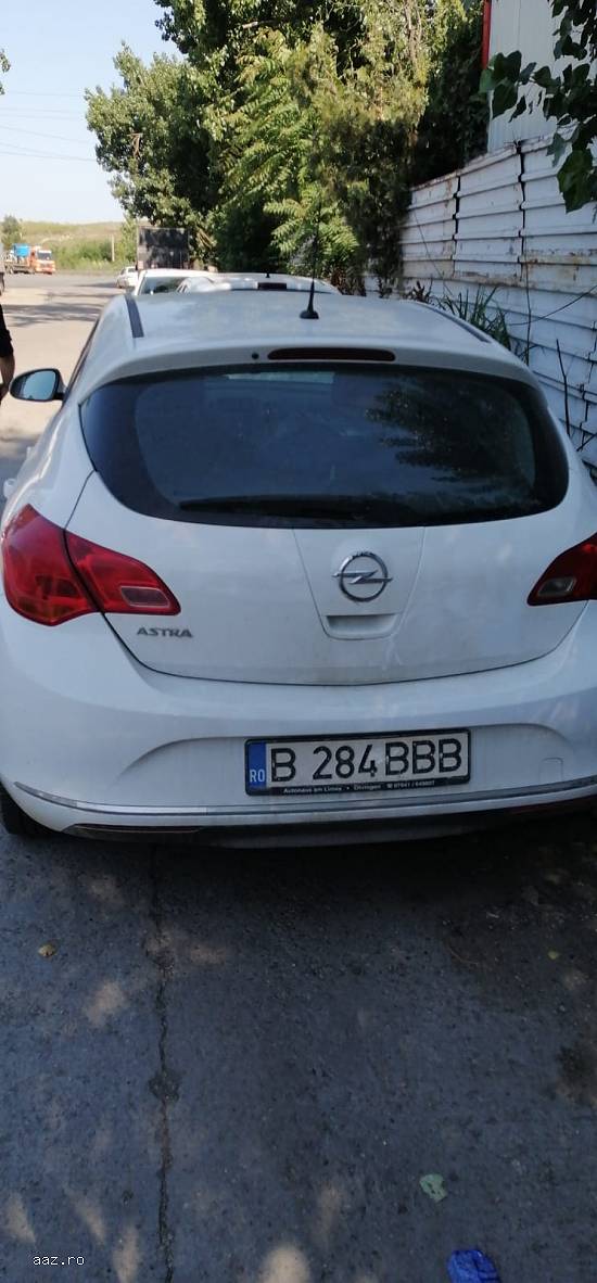 - Autoturism Opel Astra J